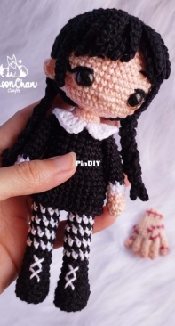 Wednesday Amigurumi - Regina Henn - Moon Chan Craft