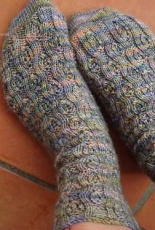Leaves and Vines Socks by Robbyn Kenyon -Free