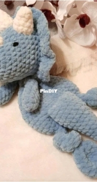 Amigurumka - Olena Sydorenko - Triceratops Comforter