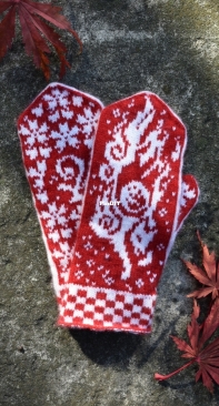 Wolf + Flower Mitts by Philaé Loranger-Free