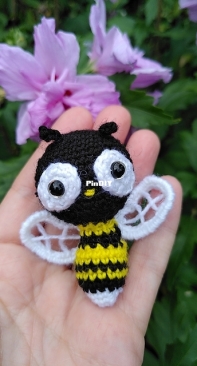 AmiFan - Yvette Riedstra - Mini the Bee - Mini de Bij - Dutch - Free