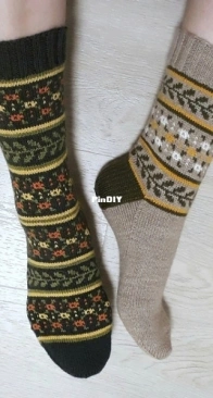 Grandmas Garden Socks by Jaana Talvitie