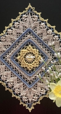 Nelly Klos - Hanami Square Doily - English
