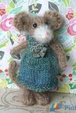ViolaSueKnits-Mouse in dress