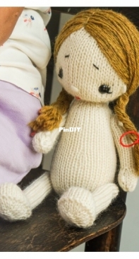 Polushka Bunny - Maria Ermolova - 10 inches knitte baby doll - Muneca Bebe - Spanish