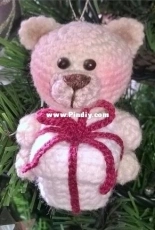 Christmas bear with gift