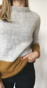 Contrast sweater by Mette-Wendelboe Okkels - PetiteKnit