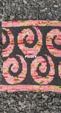 Windenne Cowl by Vikki Perkins-Free