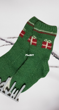 Christmas Socks Toddler by Yvonne Hugo-English, Swedish--Free
