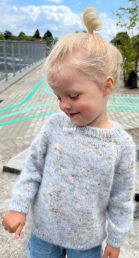 Monday Sweater Junior by Mette-Wendelboe Okkels - PetiteKnit - English