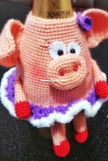 Marisha - Marina Dudka - Piggy Champagne Bottle Cozy - Russian - Free