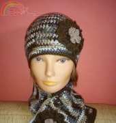 flover hat and scarf