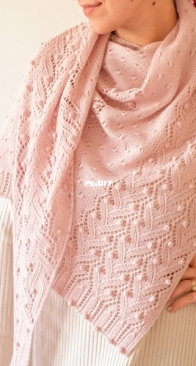 Lata Shawl by Ksenia Naidyon