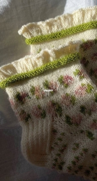 Victorian Socks by MAVE knits - Free