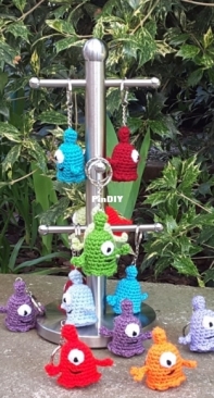 Crochet at Teris - Teri Hamilton - Alien Keychain - Free