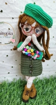 Amitopia - Mero Designs - Marwa Elgendi - Scout Girl - Niña exploradora - English and Spanish