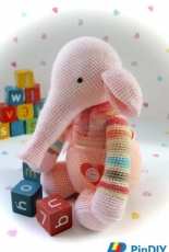 Fuzzpot Lane Designs - Laurie Leonard - Walter and Peaches the Baby Elephants - Spanish - Translated