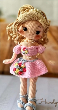 The Handy Mandy Gifts Amigurumi - Handy Mandy Crochets - Ayse Demir Acal - Mira Doll - Boneca Mira - Portuguese - Translated