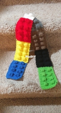 Salwa Mostafa - Lego (Building) Block Scarf - Free