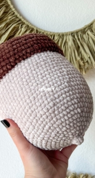 Alemaka _ crochet pattern for a large acorn _ English