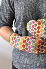 Pearl Chain Mittens by Hanna Leväniemi -Free