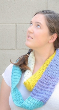 Winding Road Crochet - Lindsey Dale - Trinity Infinity Scarf - Free