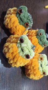 Frogs in pumpkins