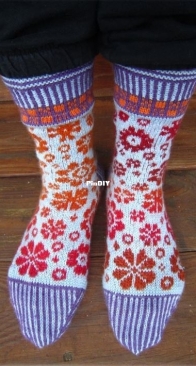 Latvian Blooms Socks by Dela Hausmann - English - Free