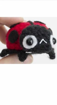A Menagerie of Stitches - Lauren Espy - 100 days of mini amigurumi VOL 2 - Ladybug - Coccinella - Italian translated