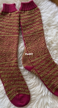 Ziggurat Socks by Liz Harris
