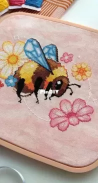 Needlelot Designs - Bumblebee by Iris Kleinbussink