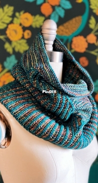 Brioche Pointe Cowl by Jennifer Lang