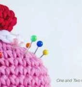 One and Two Company - Carolina Guzman - Cupcake Pin Cushion - Free