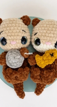 Affordable Cuteness - Theresas Crochet Shop - Theresa Grey / Kicher - Oliver and Octavia the Plush Otters