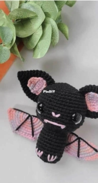 Moonbeam Stitch - Heather Seymour - Gus the Bat