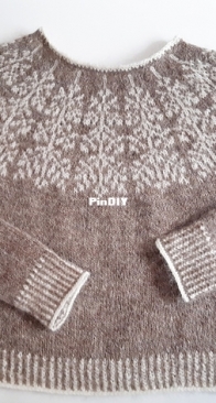 Roots and shoots sweater Teti Lutsak Danish