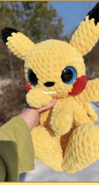 Pebbles crochet shop 23 - Natalie - Pikachu