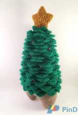 Beatriz M Herce-Hagiwara - Bea Herce-Hagiwara- Christmas Tree Critter -Free