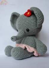 Christel krukkert - Roosje the elephant - Dutch