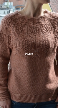 Sanddorn Sweater by Valentina Bogdanova