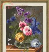 Megat 4039 - Flowers in a glass vase