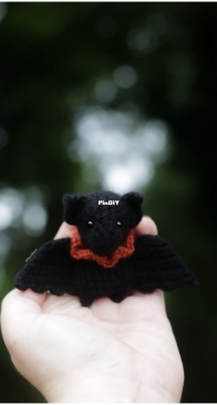 Rues Bears - Rue Yates - Mini Vlad the Bat