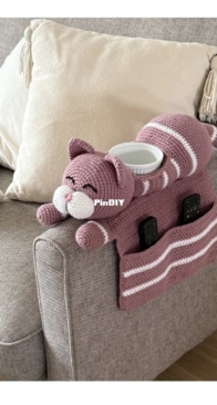 Ellen Kantarellens - Ellen Nyström - Cat Sofa Organizer
