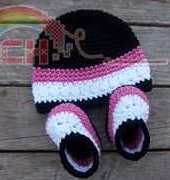 Susan Wilkes Baker - Newborn Baby Shoes and Hat - free