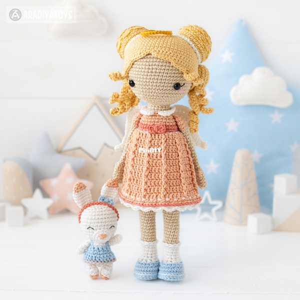 Aradiya Toys - Olka Novytska - Friendy Leah with Tiny Bunny_3.jpg