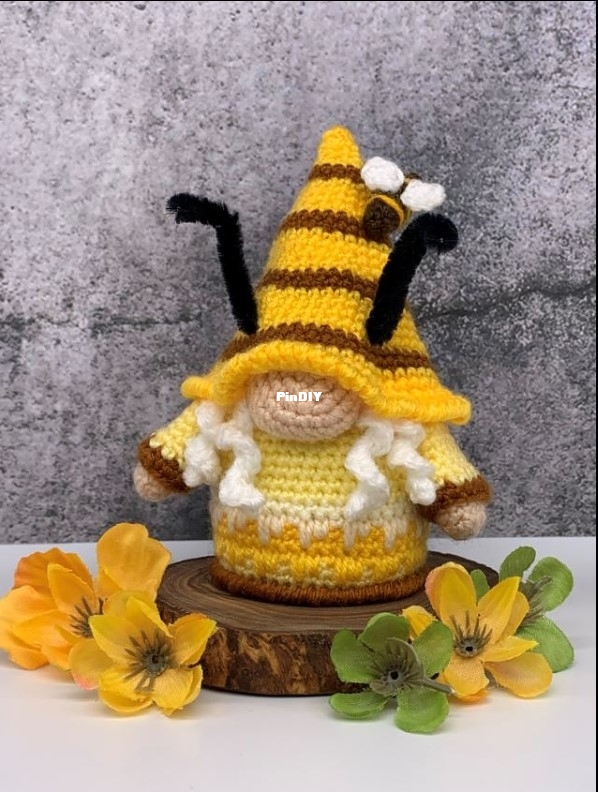 Bee Gnome.jpg