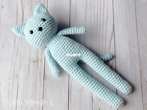 long_leg_crochet_cat_medium.jpg