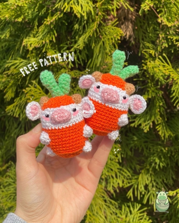 Cowely Crochet Carrot Cow 1.jpg