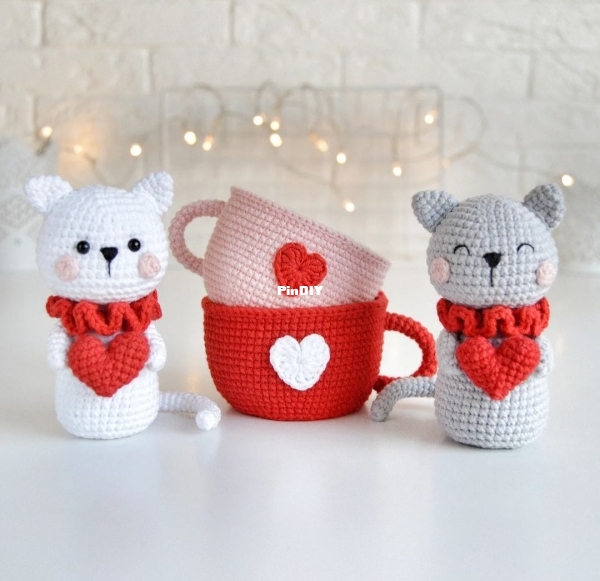 Valentines cats lucyrosetoys.jpeg