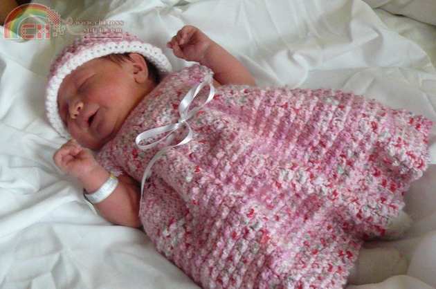 cassies-newborn-dress.jpg